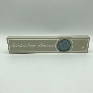 NWT Vintage Scented Soap Blossoms Blue Rose Soaps Carolina Fine French Milled